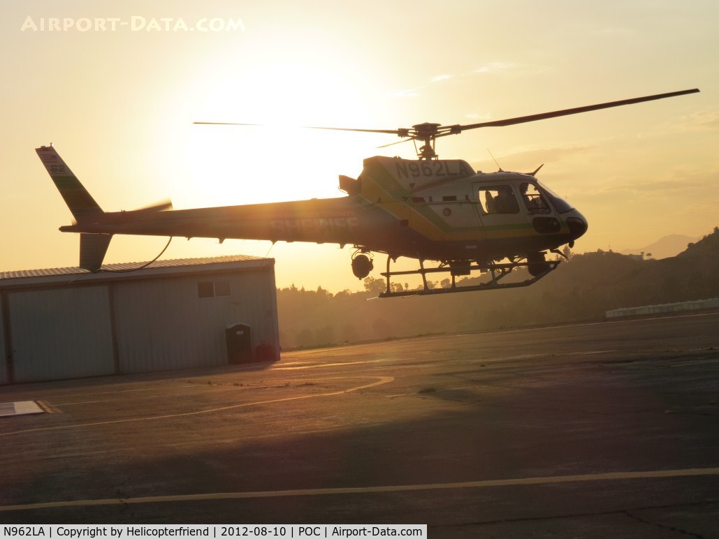 N962LA, Eurocopter AS-350B-2 Ecureuil Ecureuil C/N 7009, Preparing to turn into the sunset and going on patrol