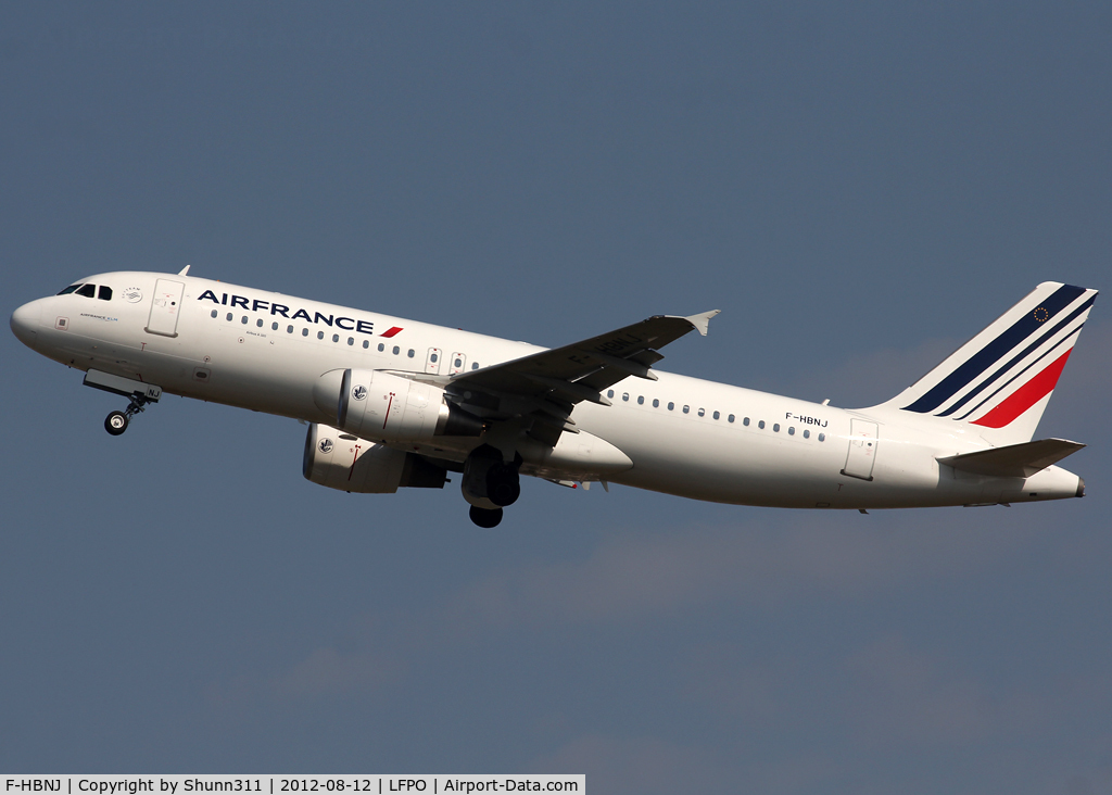 F-HBNJ, 2011 Airbus A320-214 C/N 4908, Taking off from rwy 24
