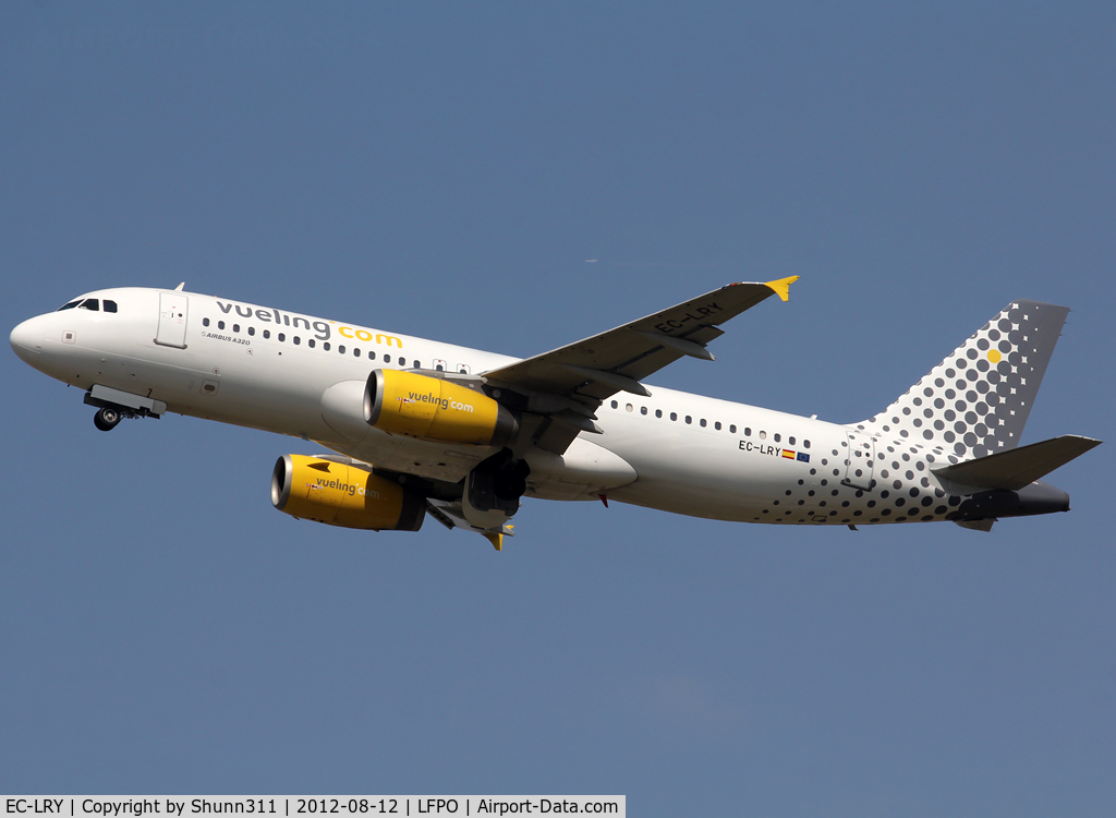 EC-LRY, 2002 Airbus A320-232 C/N 1862, Taking off from rwy 24
