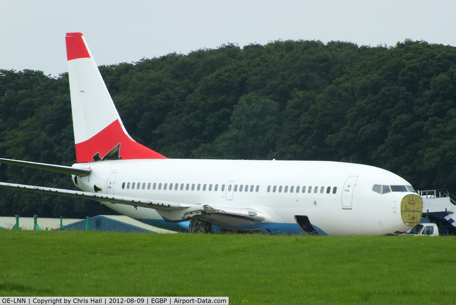 OE-LNN, 2000 Boeing 737-7Z9 C/N 30418, ex Austrian Airlines B737, only 11 years old and being parted out by ASI at Kemble