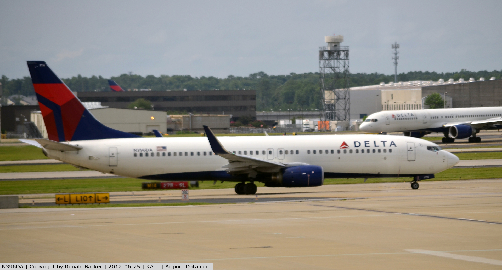 N396DA, 2000 Boeing 737-832 C/N 30378, Atlanta