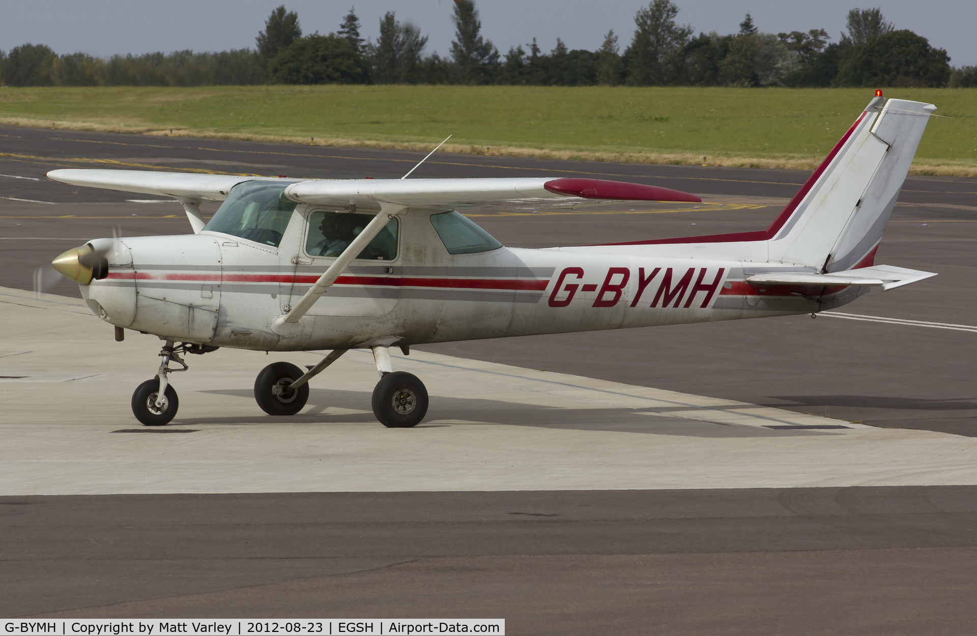 G-BYMH, 1981 Cessna 152 C/N 152-84980, Arriving at SaxonAir.
