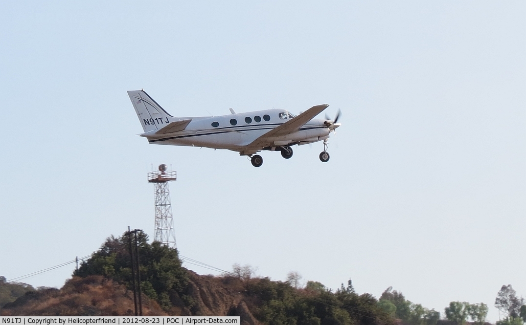 N91TJ, 1978 Beech C90 C/N LJ-744, Airbourne and retracting gear