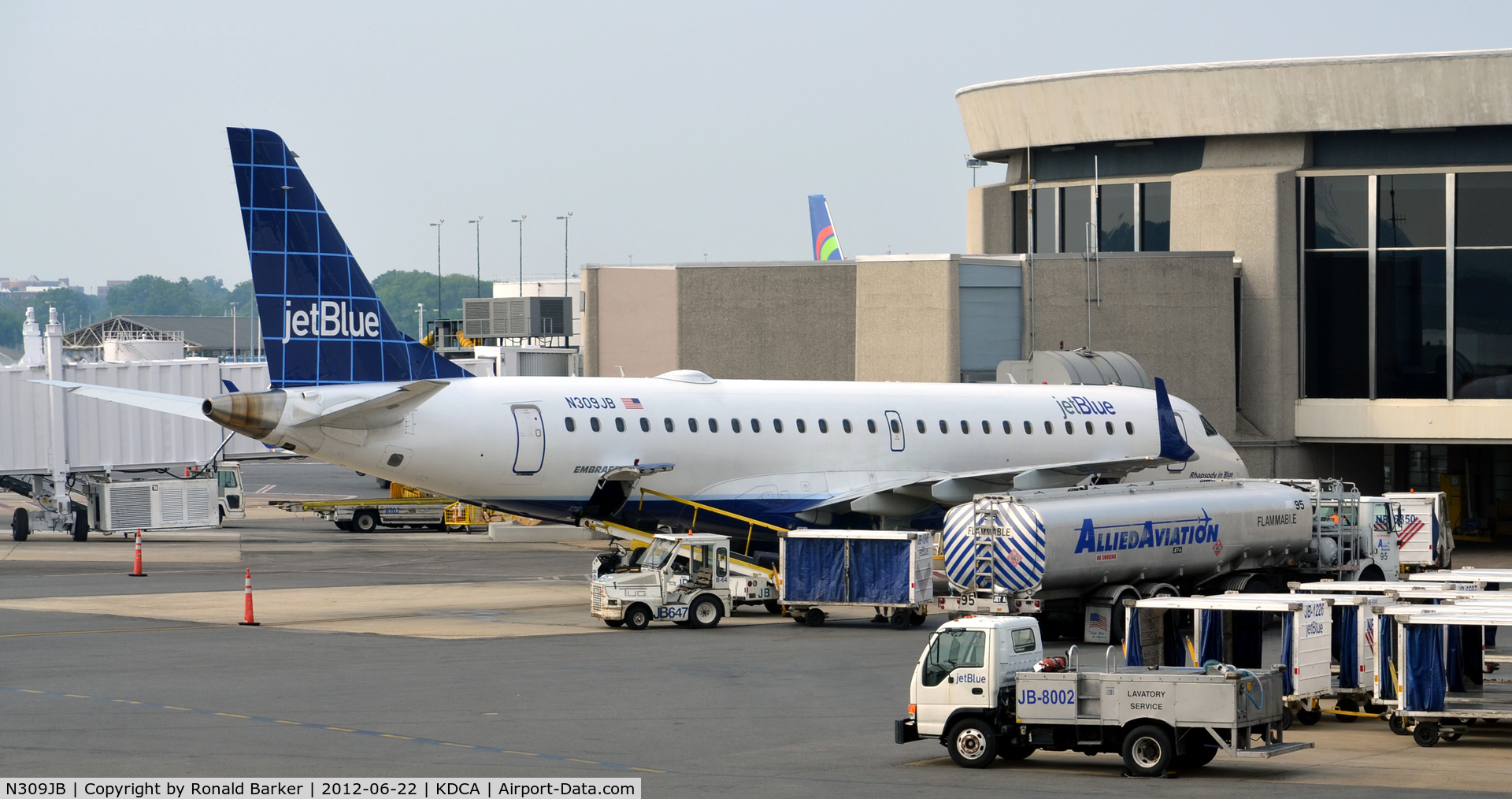 N309JB, Embraer ERJ-190-100 IGW 190AR C/N 19000289, DCA, VA