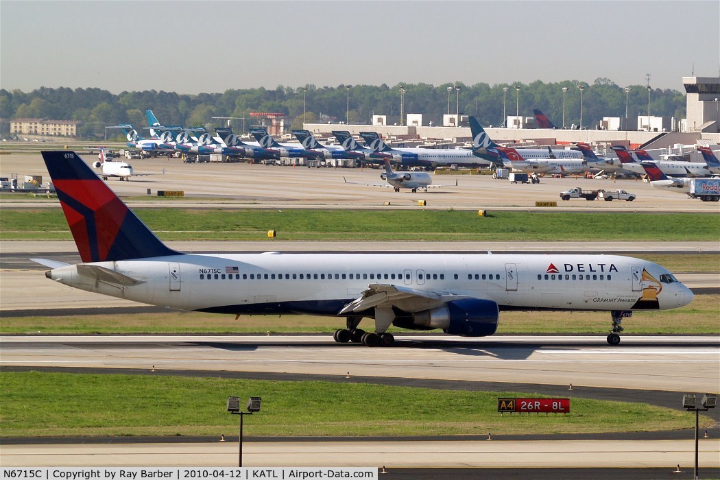 N6715C, 2001 Boeing 757-232 C/N 30486, Boeing 757-232 [30486] (Delta Air Lines) Atlanta-Hartsfield~N 12/04/2010.