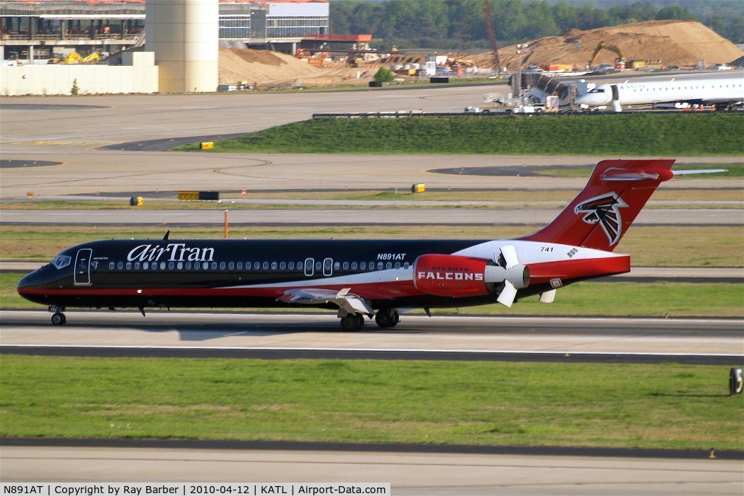 N891AT, 2004 Boeing 717-200 C/N 55043, Boeing 717-2BD [55043] (AirTran Airways) Atlanta-Hartsfield~N 12/04/2010.