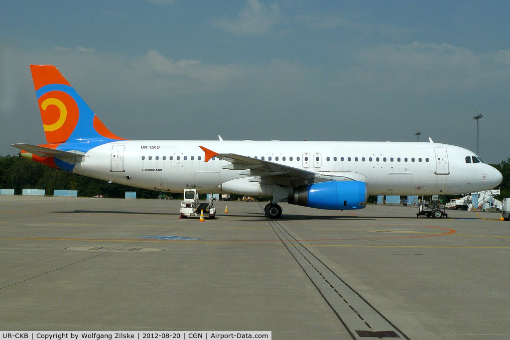 UR-CKB, 1993 Airbus A320-231 C/N 414, visitor