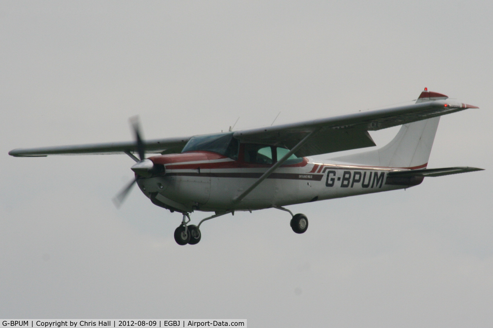 G-BPUM, 1979 Cessna R182 Skylane RG C/N R182-00915, on approach for RW27