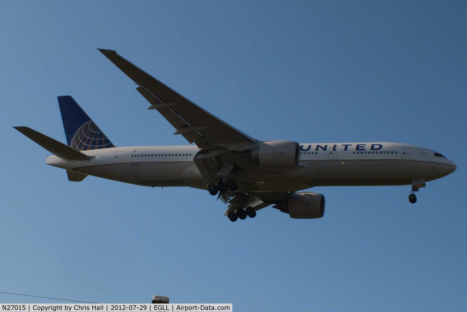 N27015, 2000 Boeing 777-224/ER C/N 28678, United Airlines