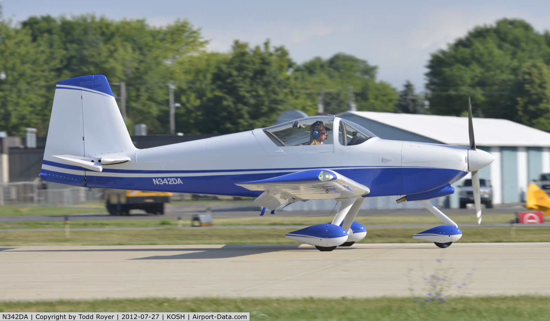 N342DA, 2009 Vans RV-9A C/N 91156, Arriving at Airventure on runway 9