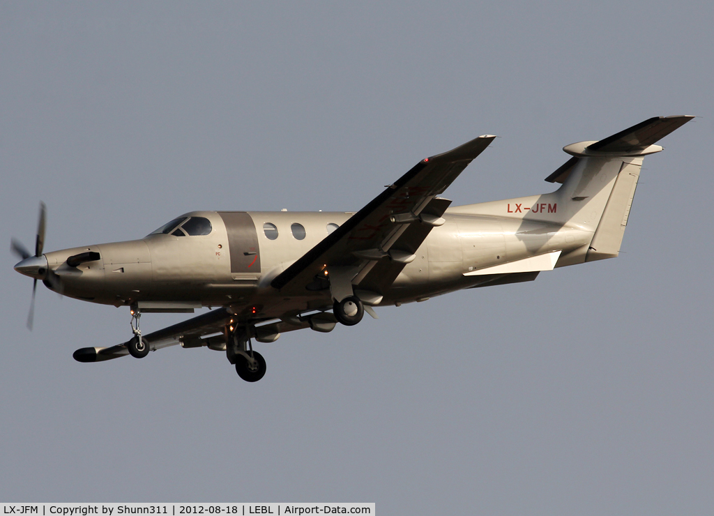 LX-JFM, 2007 Pilatus PC-12/47 C/N 812, Landing rwy 25R
