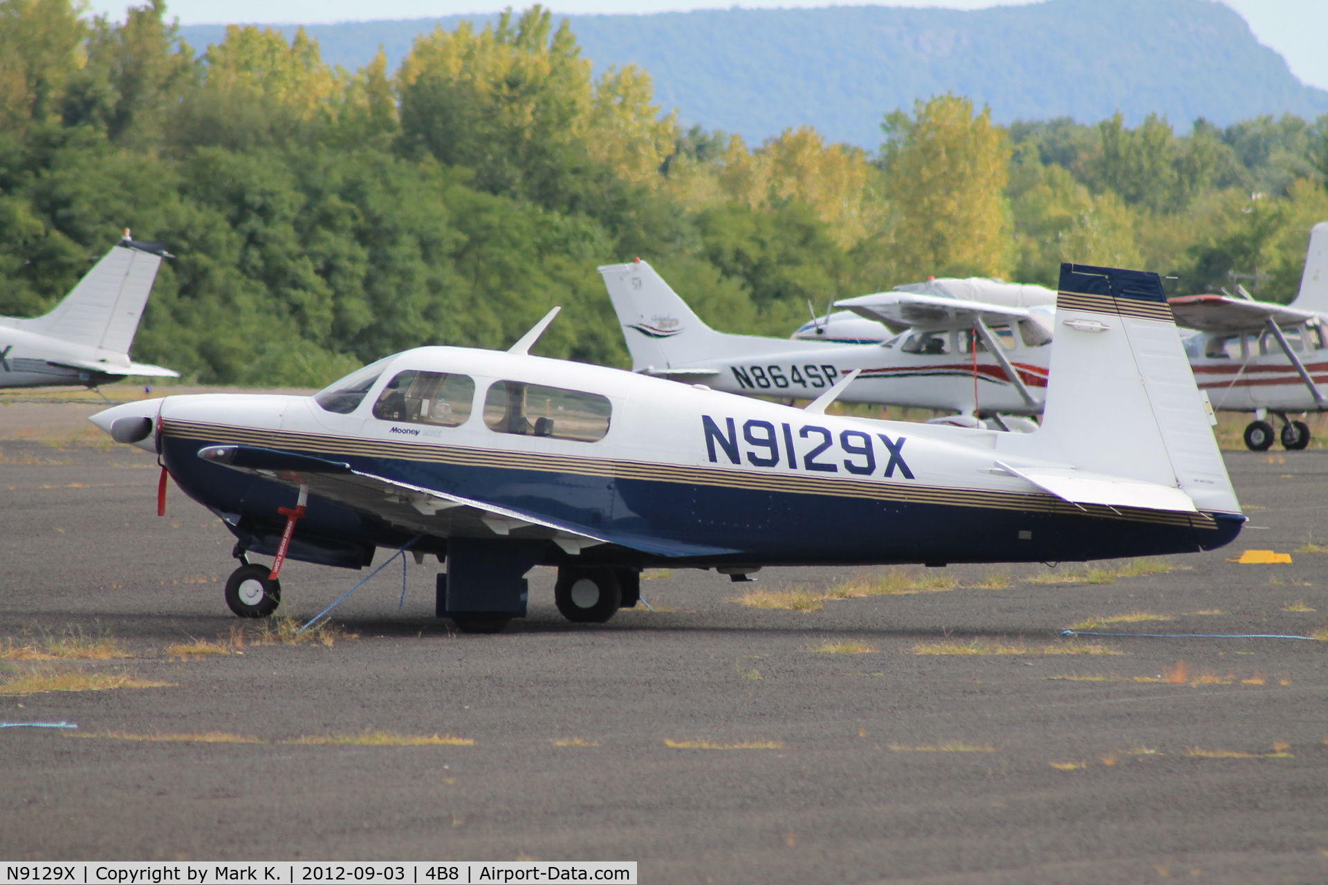 N9129X, 1994 Mooney M20J 201 C/N 24-3347, N9129X parked at Robertson Field after a flight from Tri-Cities (KCZG).