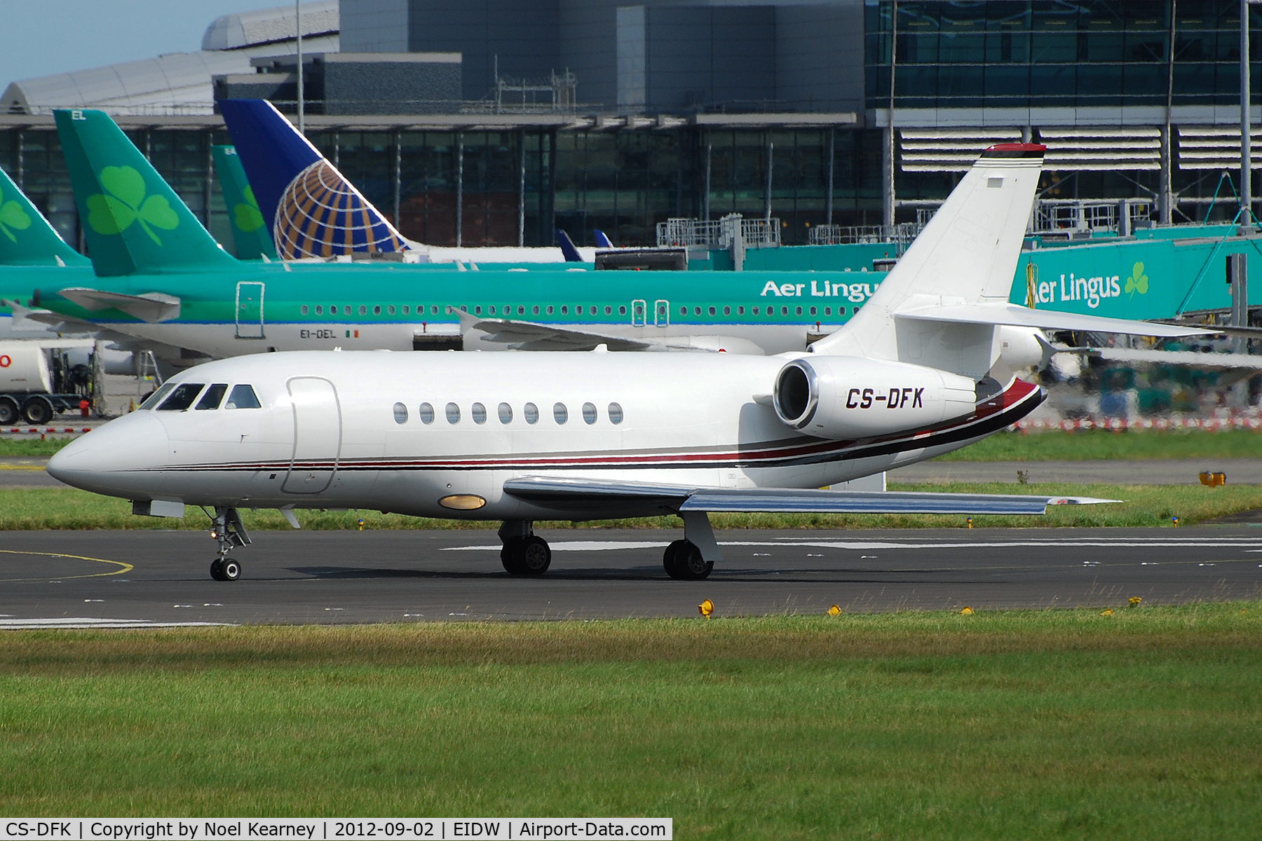 CS-DFK, 2006 Dassault Falcon 2000EX C/N 65, Lined up for departure off Rwy 28 at EIDW.