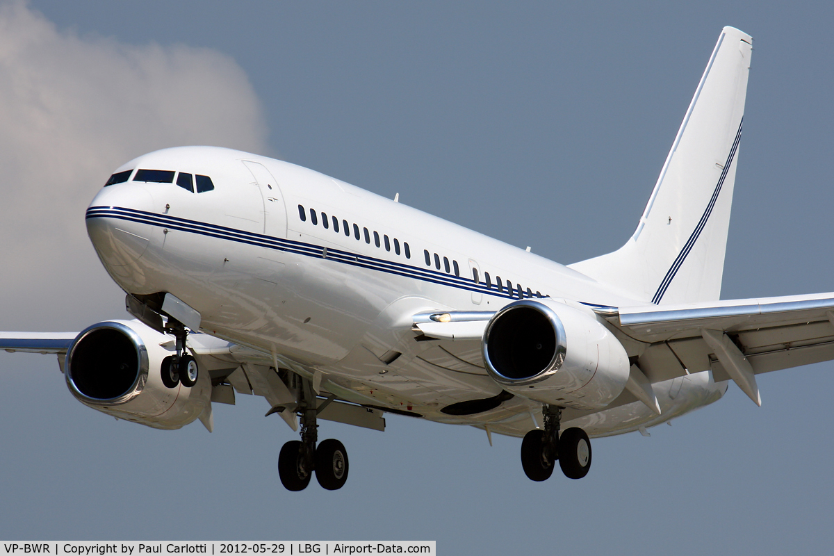 VP-BWR, 1999 Boeing 737-79T BBJ C/N 29317, On final approach for Rwy 27. I just love taking the portrait of the BBJ under this particular angle.