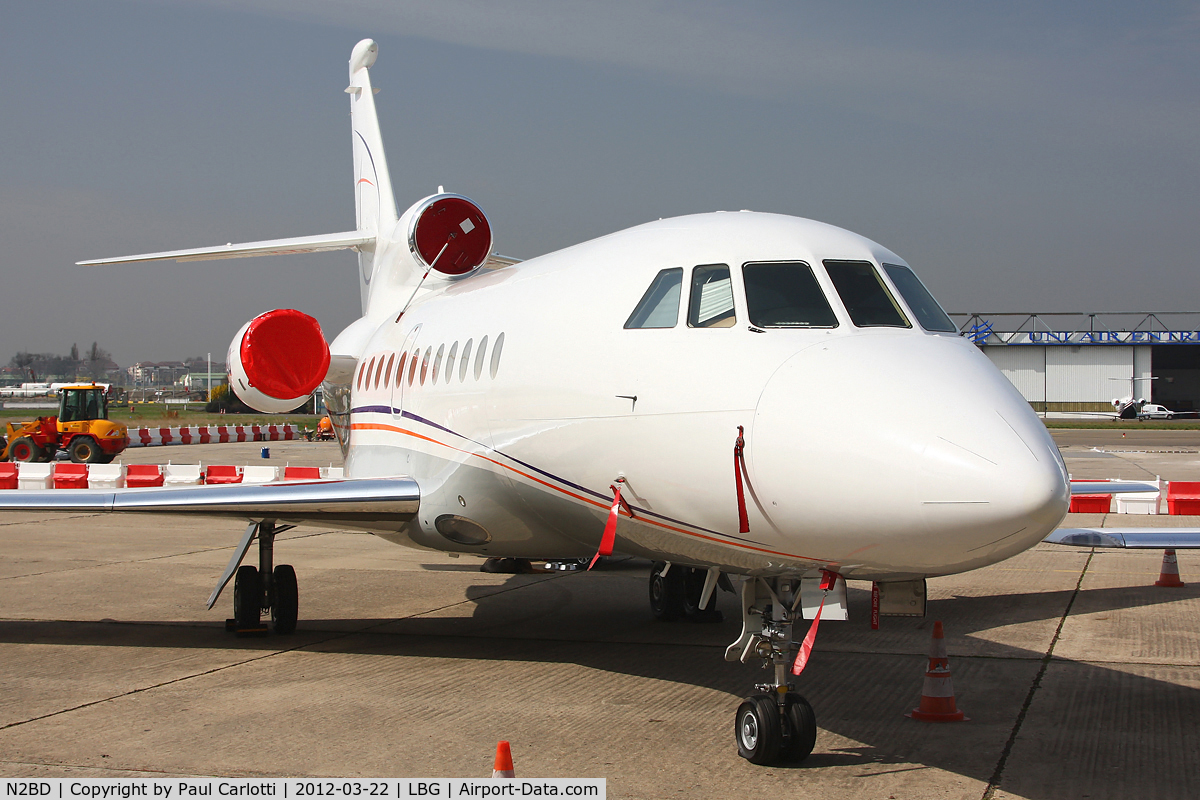 N2BD, 2000 Dassault Falcon 900EX C/N 72, Hot day over le Bourget to be sitting on the tarmac like this.