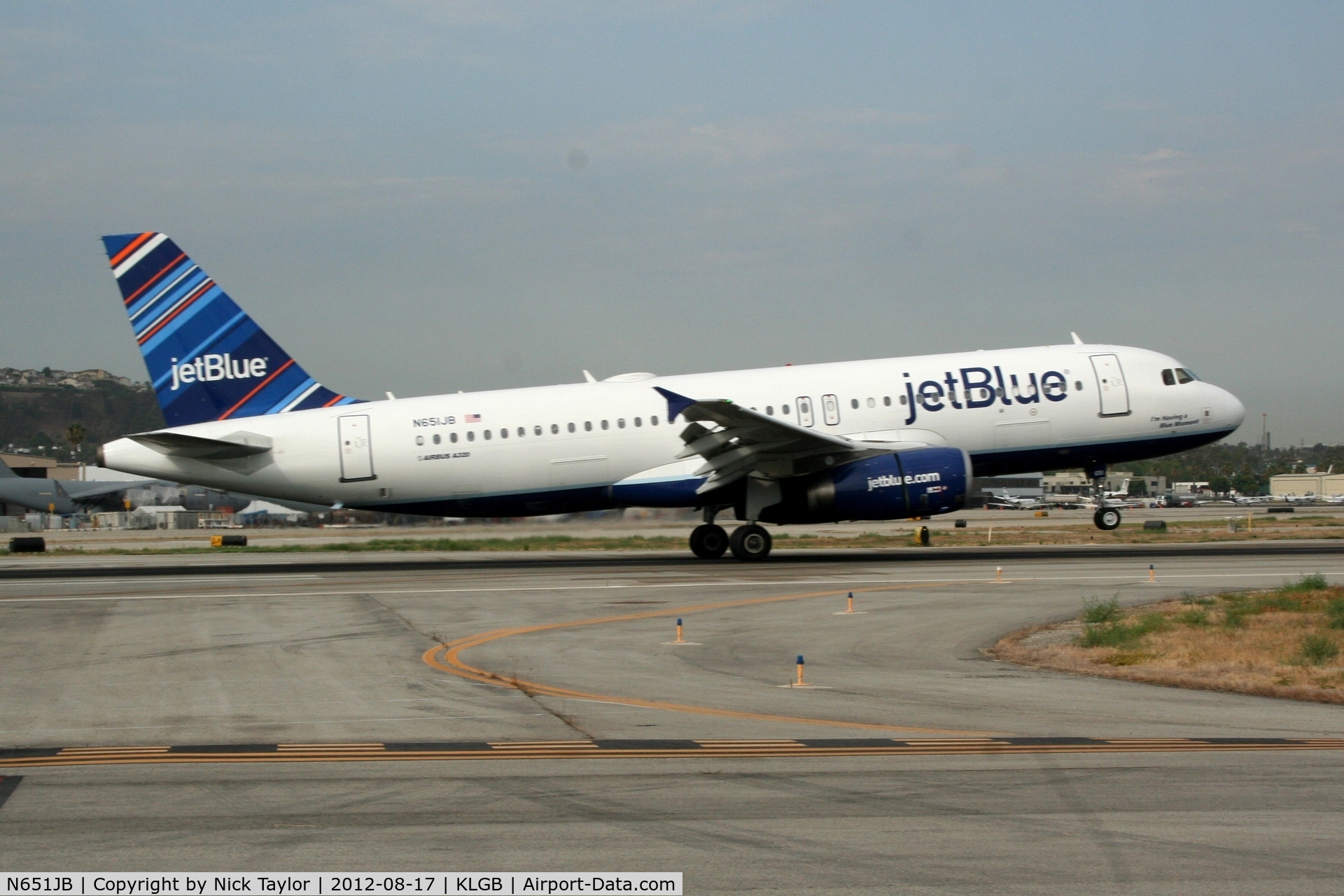 N651JB, 2007 Airbus A320-232 C/N 2992, JetBlue landing on Rwy 30