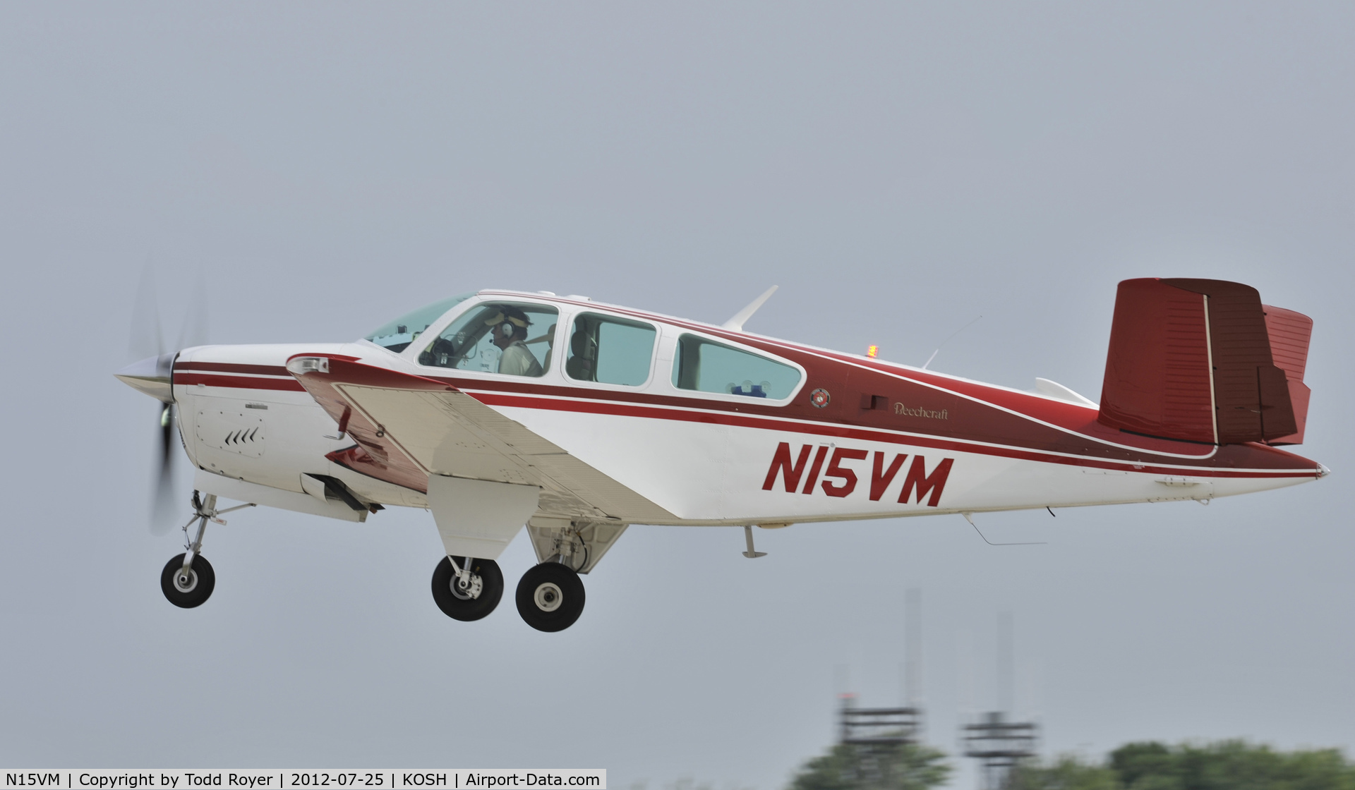 N15VM, 1976 Beech V35B Bonanza C/N D-9936, Departing airventure 2012