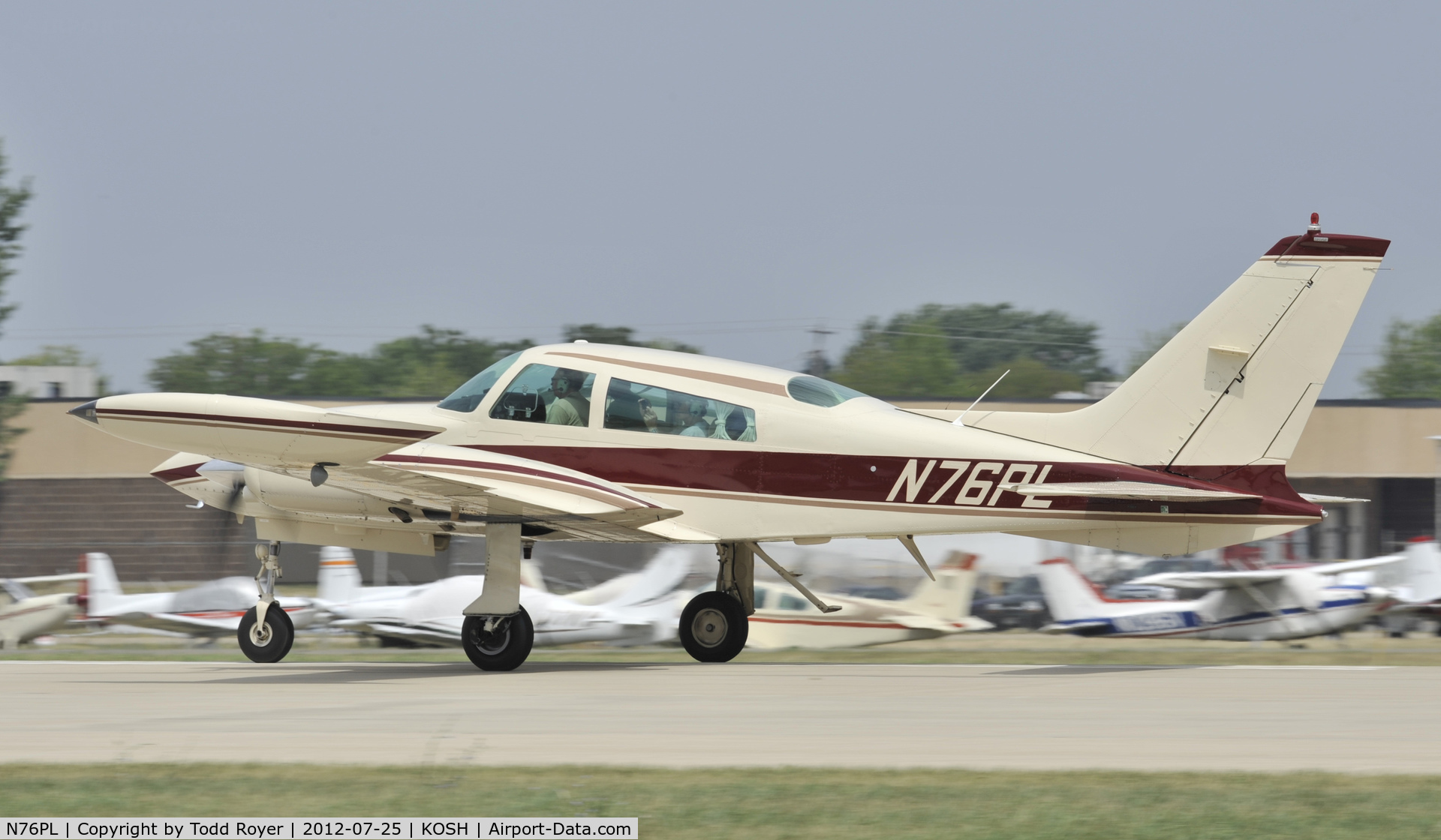 N76PL, 1976 Cessna 310R C/N 310R0660, Airventure 2012