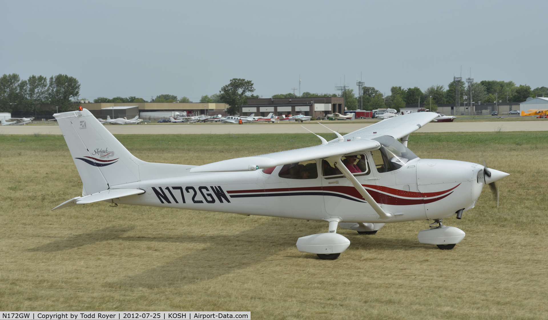 N172GW, 1999 Cessna 172S C/N 172S8289, Airventure 2012
