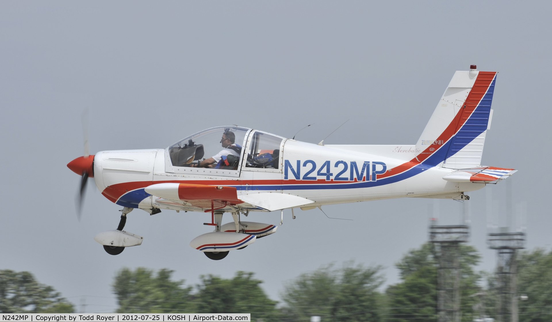 N242MP, 1994 Moravan Z242L C/N 0660, Departing Airventure 2012