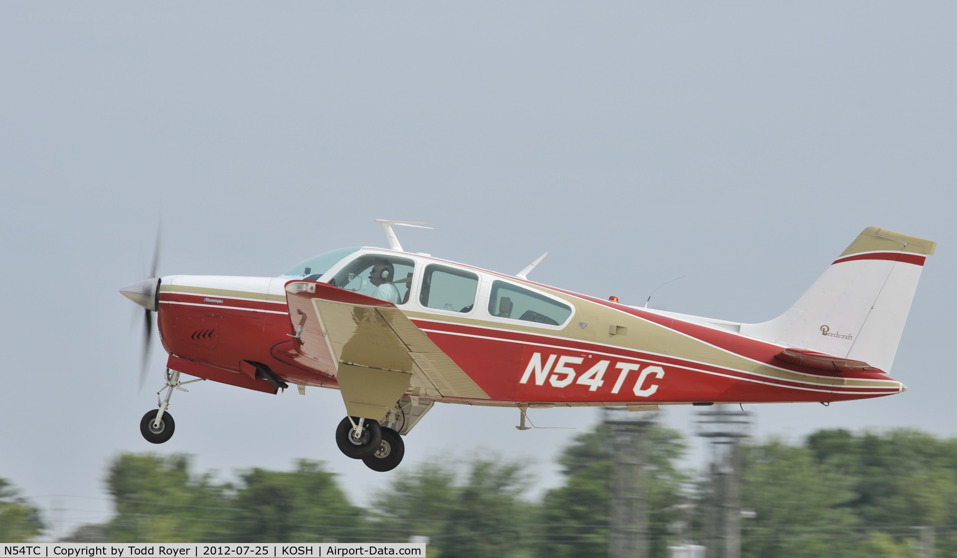 N54TC, 1976 Beech F33A Bonanza C/N CE-661, Departing Airventure 2012
