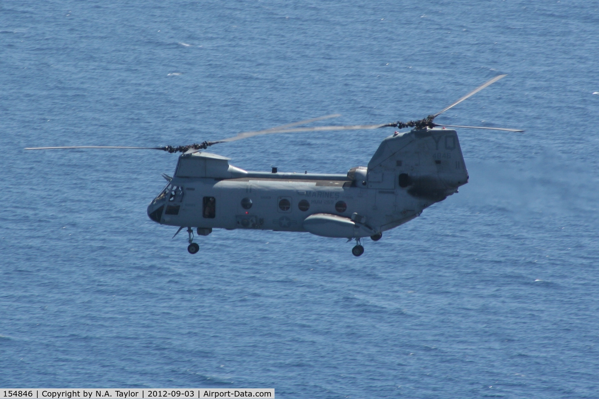 154846, Boeing Vertol CH-46F Sea Knight C/N 2453, Passing along with 154011