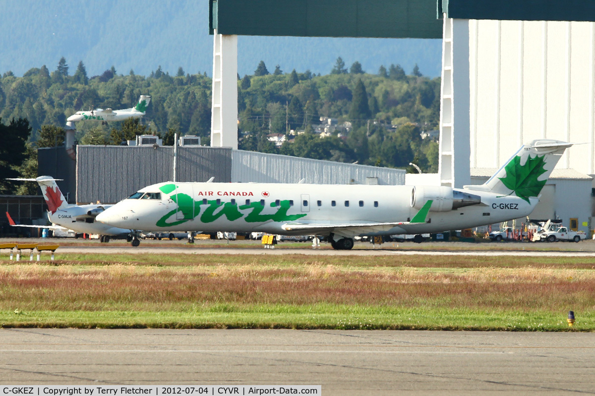 C-GKEZ, 1999 Bombardier CRJ-200ER (CL-600-2B19) C/N 7327, 1999 Bombardier CL-600-2B19, c/n: 7327