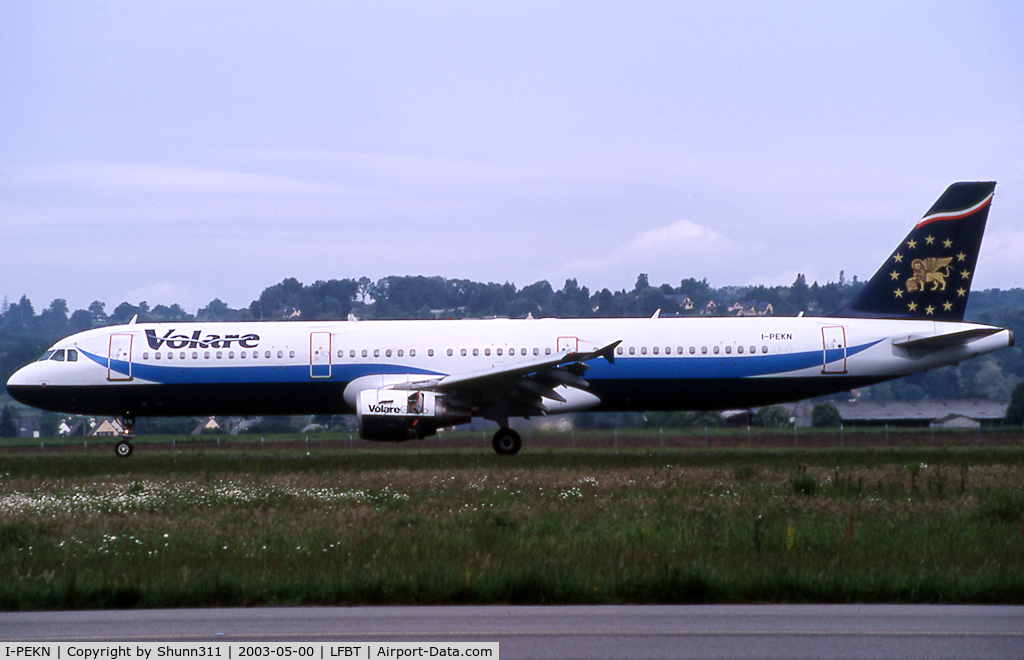 I-PEKN, 2001 Airbus A321-211 C/N 1607, Landing rwy 20