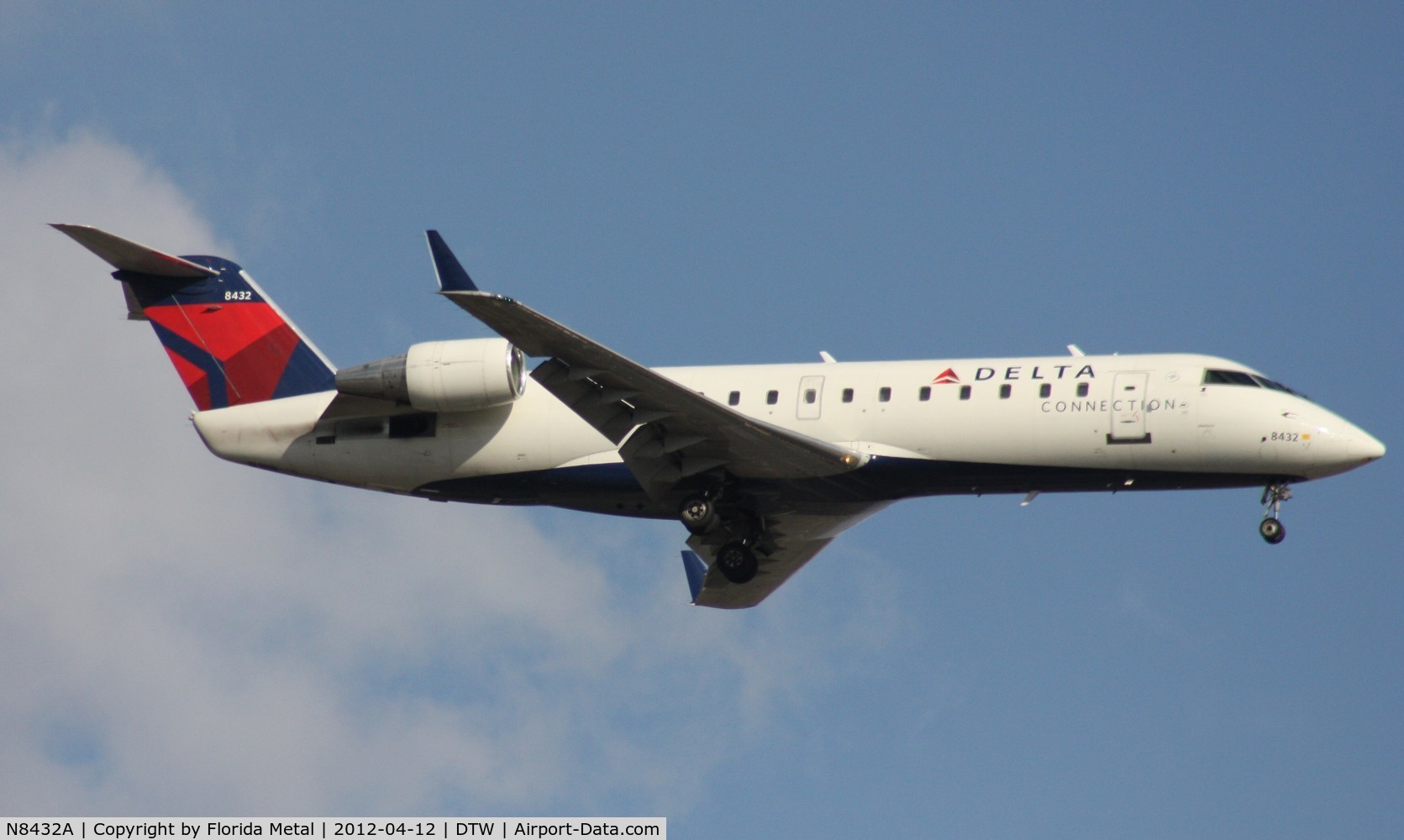 N8432A, 2000 Canadair CRJ-200LR (CL-600-2B19) C/N 7432, Pinnacle CRJ