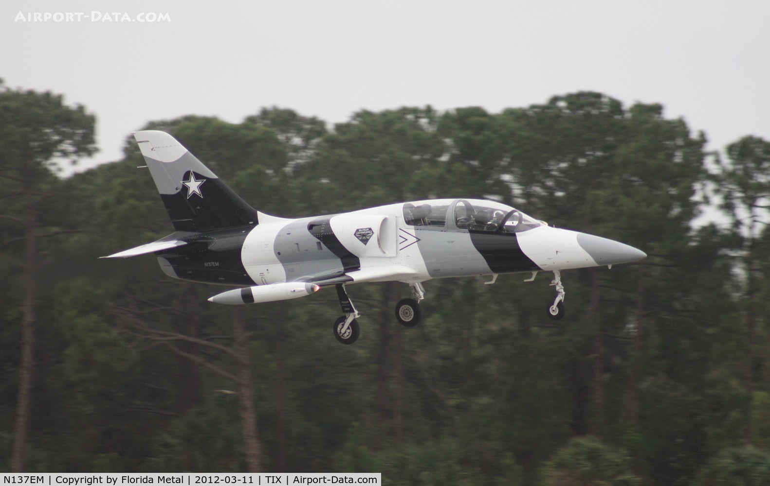 N137EM, 1980 Aero L-39 Albatros C/N PA031615, Black Diamond L39 taking off