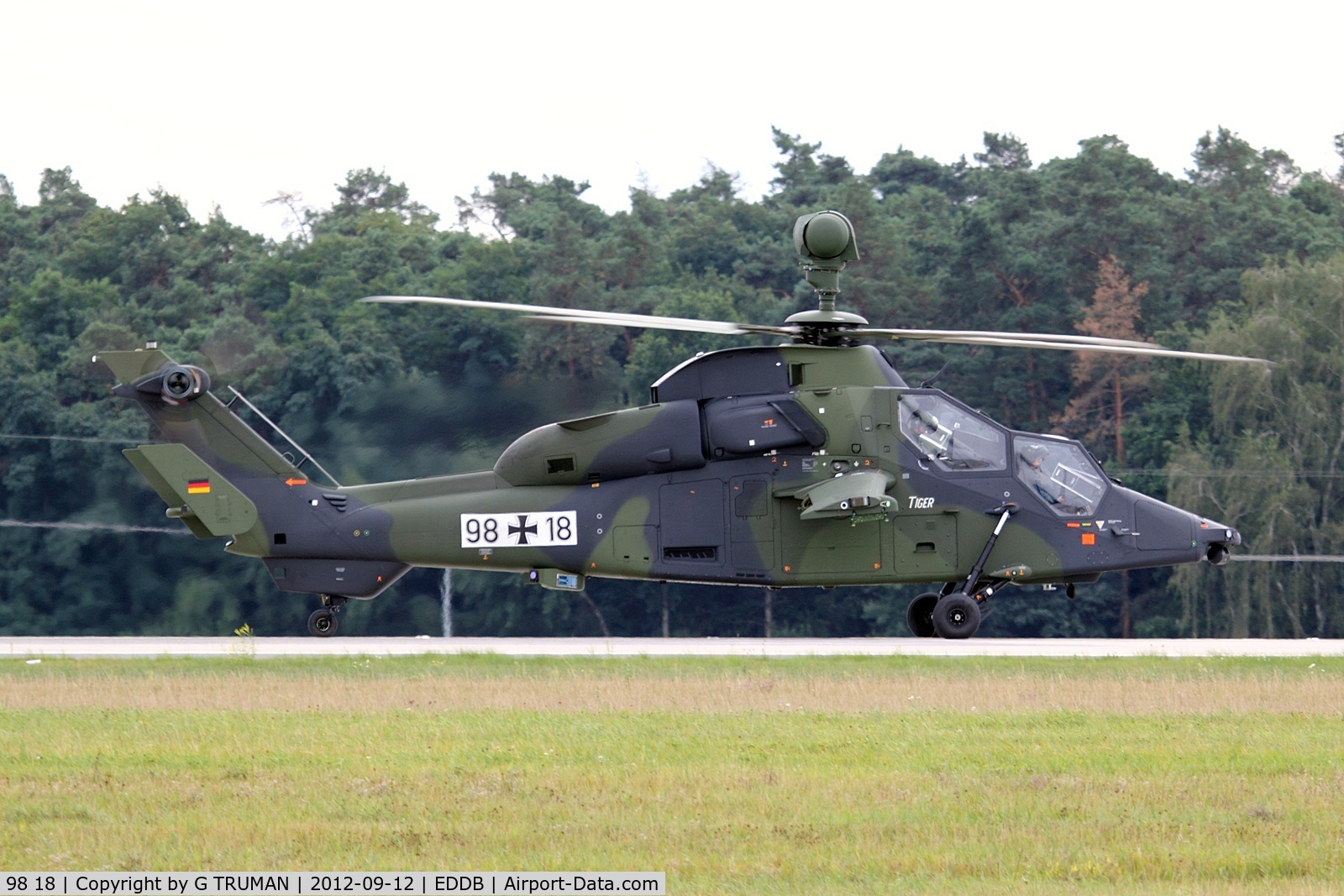 98 18, Eurocopter EC-665 Tiger UHT C/N 1004/UHT04, Taxying into the flightline/static after its display at ILA 2012