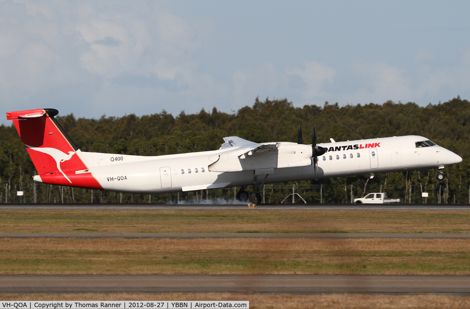 VH-QOA, 2005 De Havilland Canada DHC-8-402 Dash 8 C/N 4112, QantasLink DHC-8