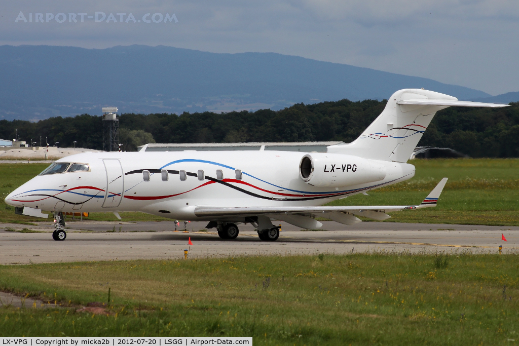 LX-VPG, 2008 Bombardier Challenger 300 (BD-100-1A10) C/N 20218, Taxiing