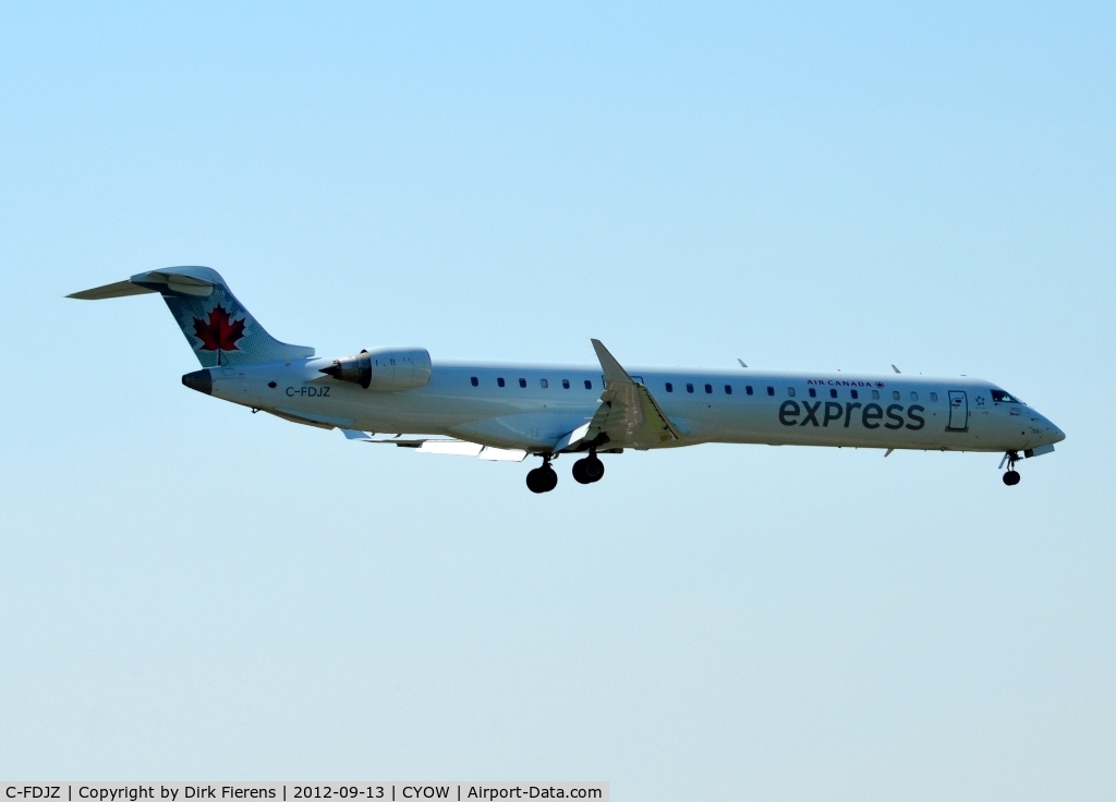 C-FDJZ, 2005 Canadair CRJ-705ER (CL-600-2D15) Regional Jet C/N 15041, Approaching rwy32 on final.