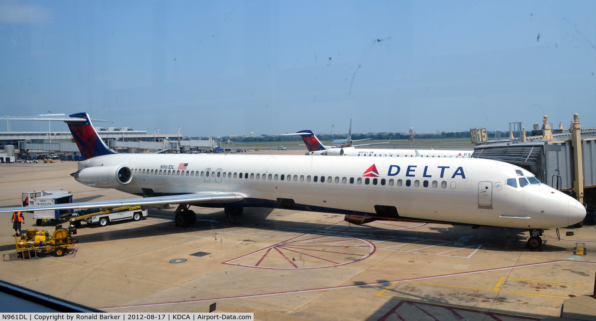 N961DL, 1990 McDonnell Douglas MD-88 C/N 49980, DCA VA