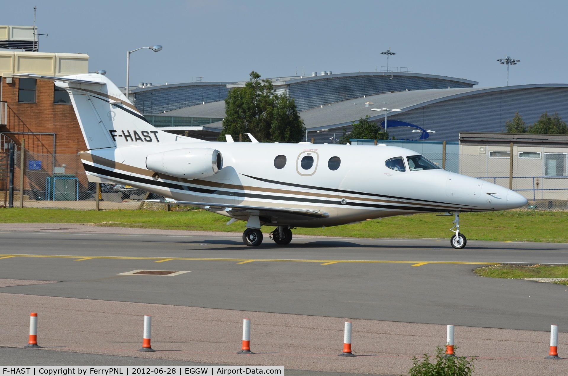 F-HAST, 2006 Raytheon 390 Premier IA C/N RB-149, Quick visit in Luton this afternoon.
