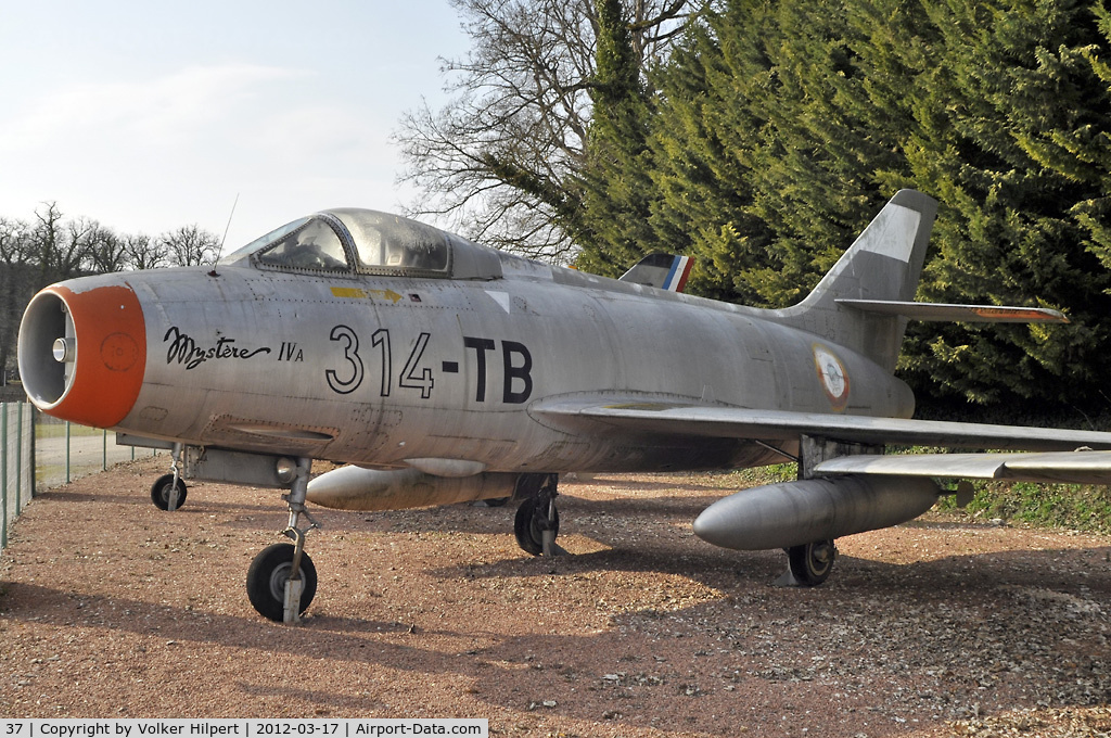 37, Dassault Mystere IVA C/N 47, at savigny-les-Beaune