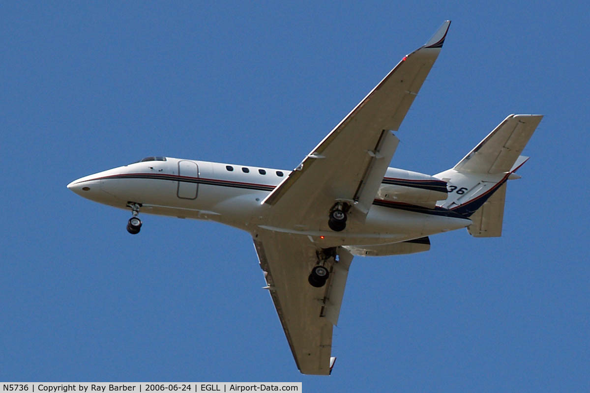 N5736, 2000 Raytheon Hawker 800XP C/N 258471, Hawker-Siddeley 125/800XP2 [258471} Home~G 24/06/2006