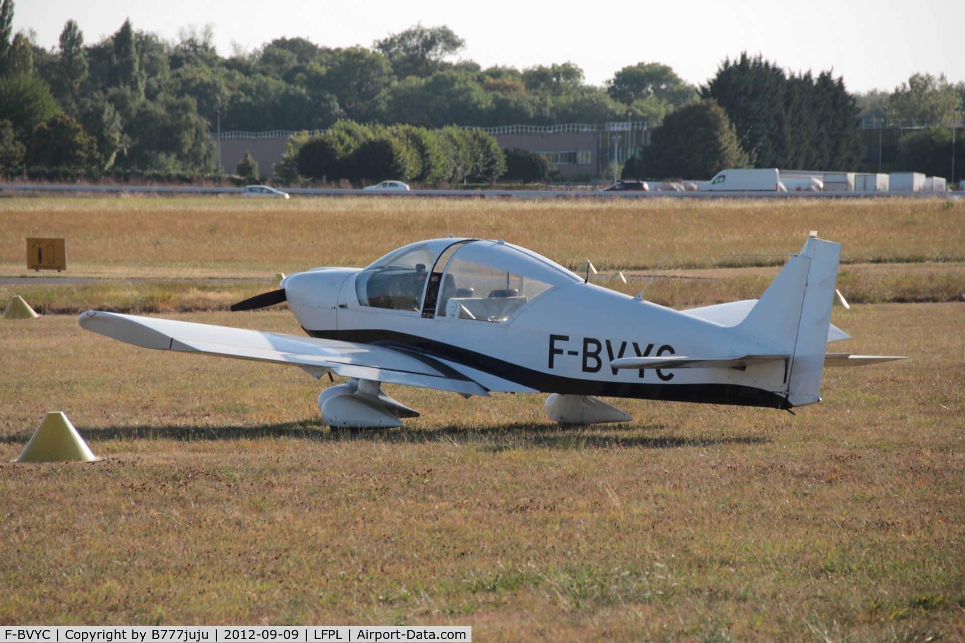 F-BVYC, Robin HR-200-100 Club C/N 51, with new peint