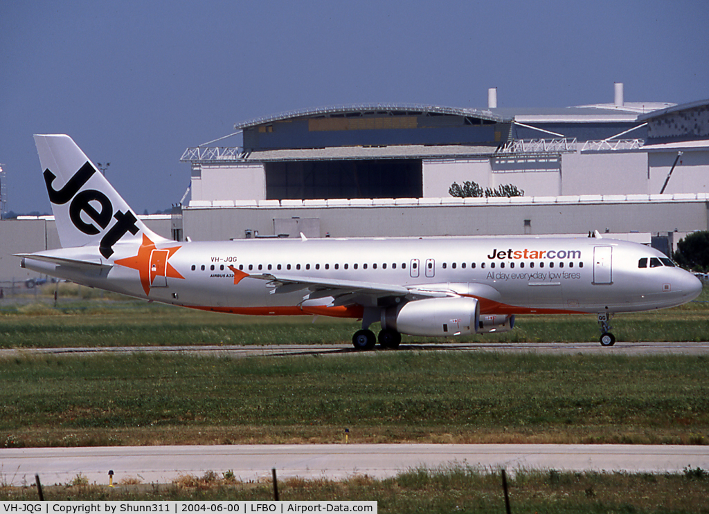 VH-JQG, 2004 Airbus A320-232 C/N 2169, Delivery day...