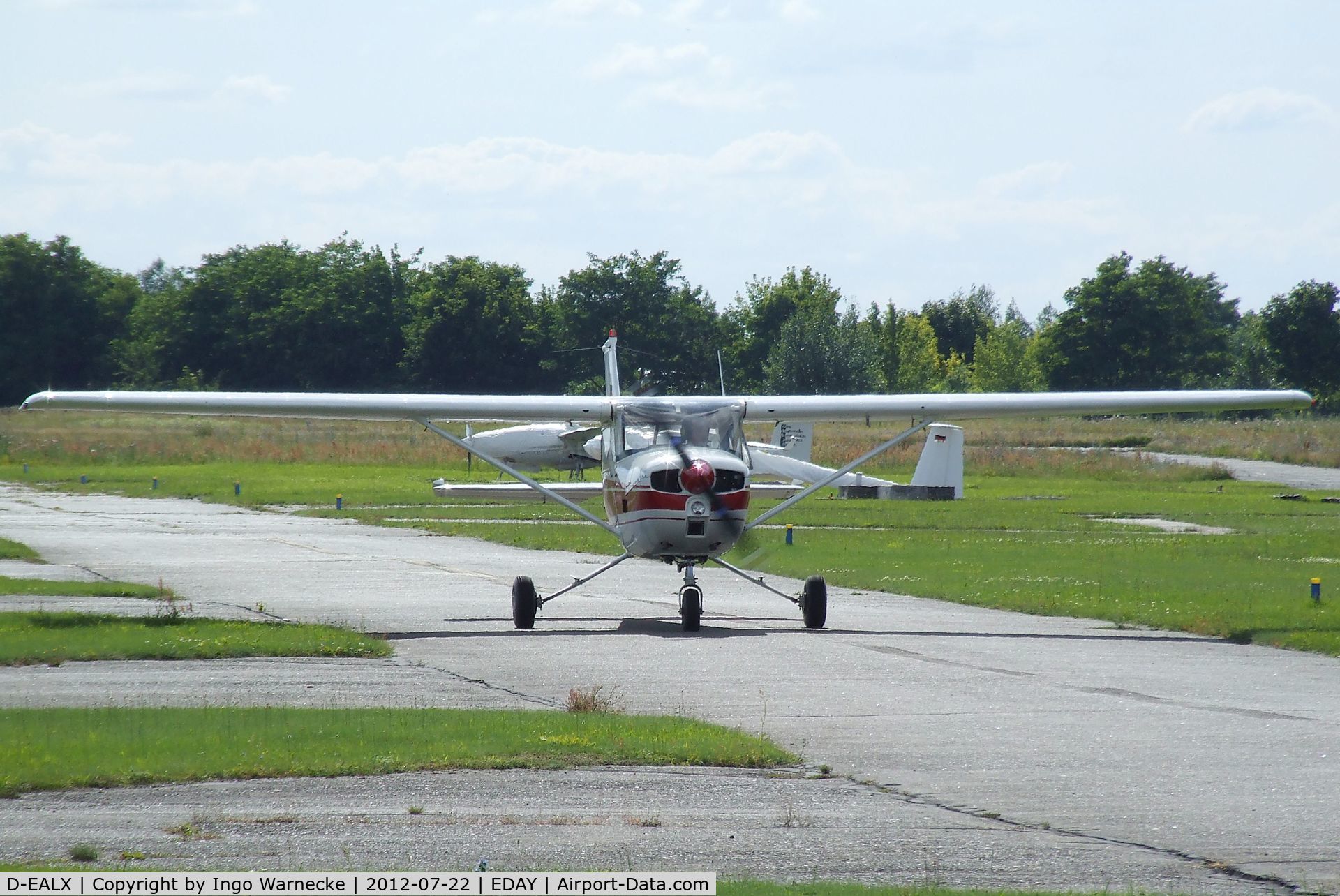 D-EALX, Cessna 150 C/N Not found, Cessna 150 at Strausberg airfield