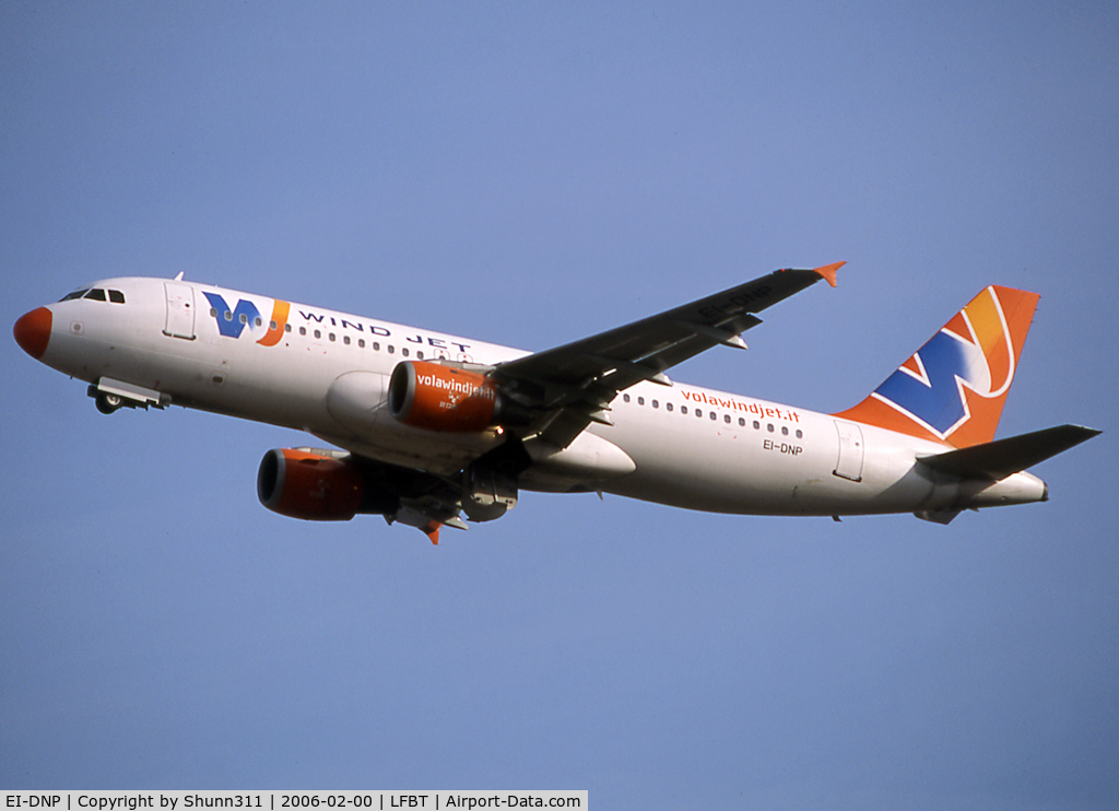 EI-DNP, 1993 Airbus A320-212 C/N 421, Taking off rwy 20 in new c/s