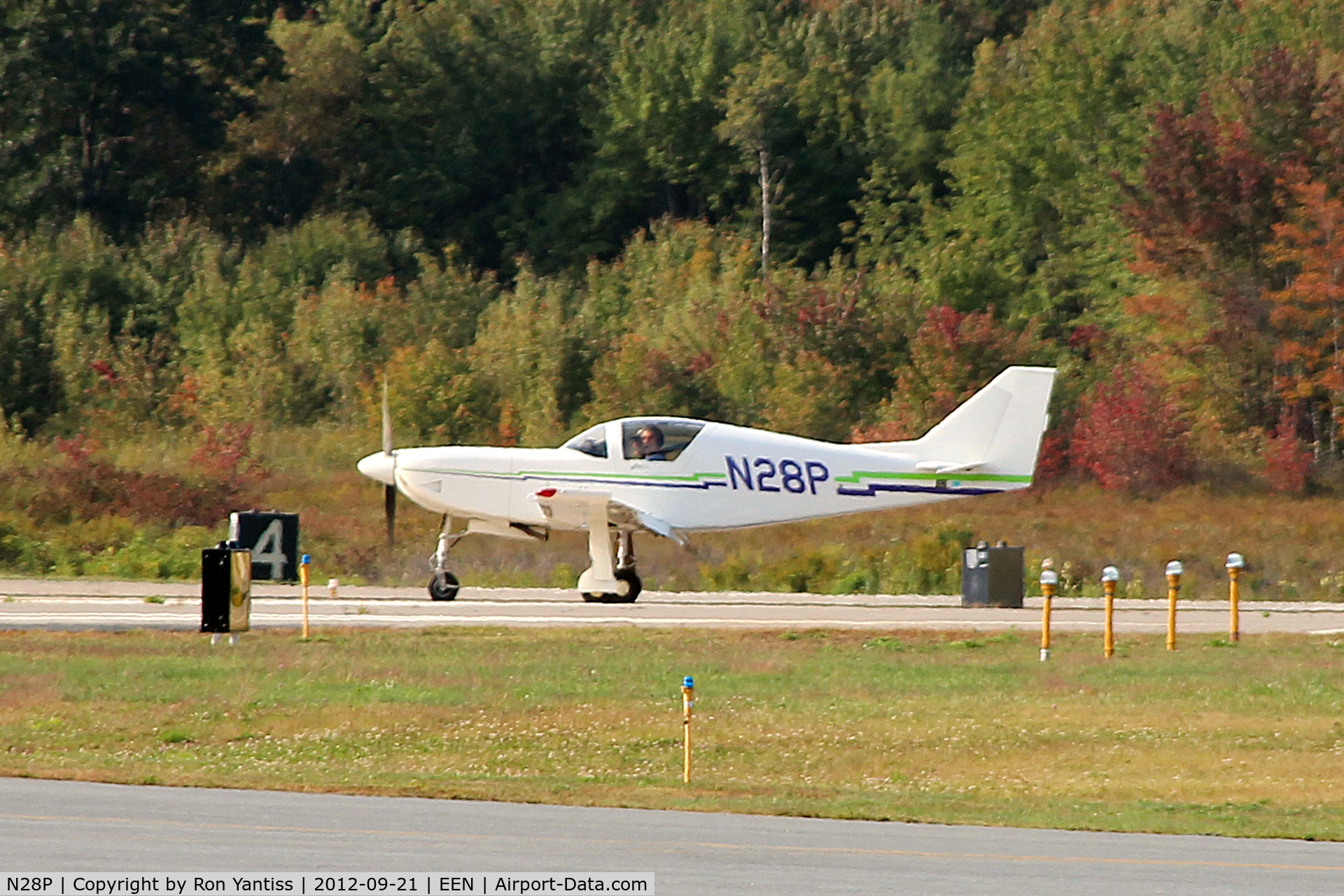 N28P, 1999 Stoddard-Hamilton Glasair III SH-3R C/N 3249, Taxiing after landing on runway 14-32, Dillant-Hopkins Airport, Keene, NH