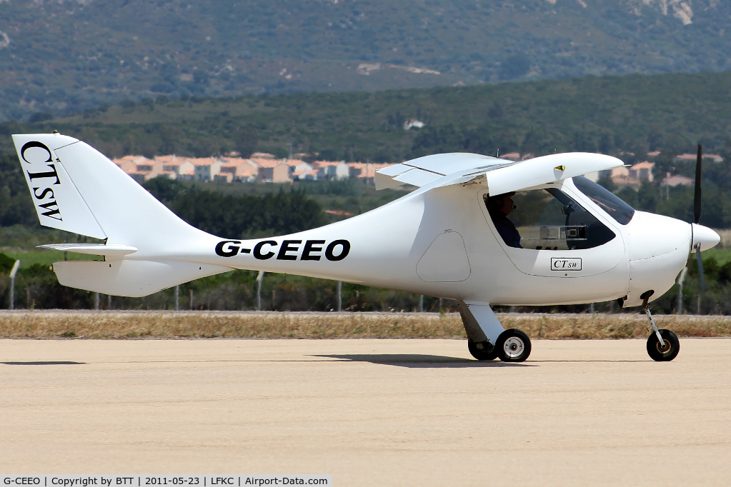 G-CEEO, 2006 Flight Design CTSW C/N 8225, Going to the grass parking