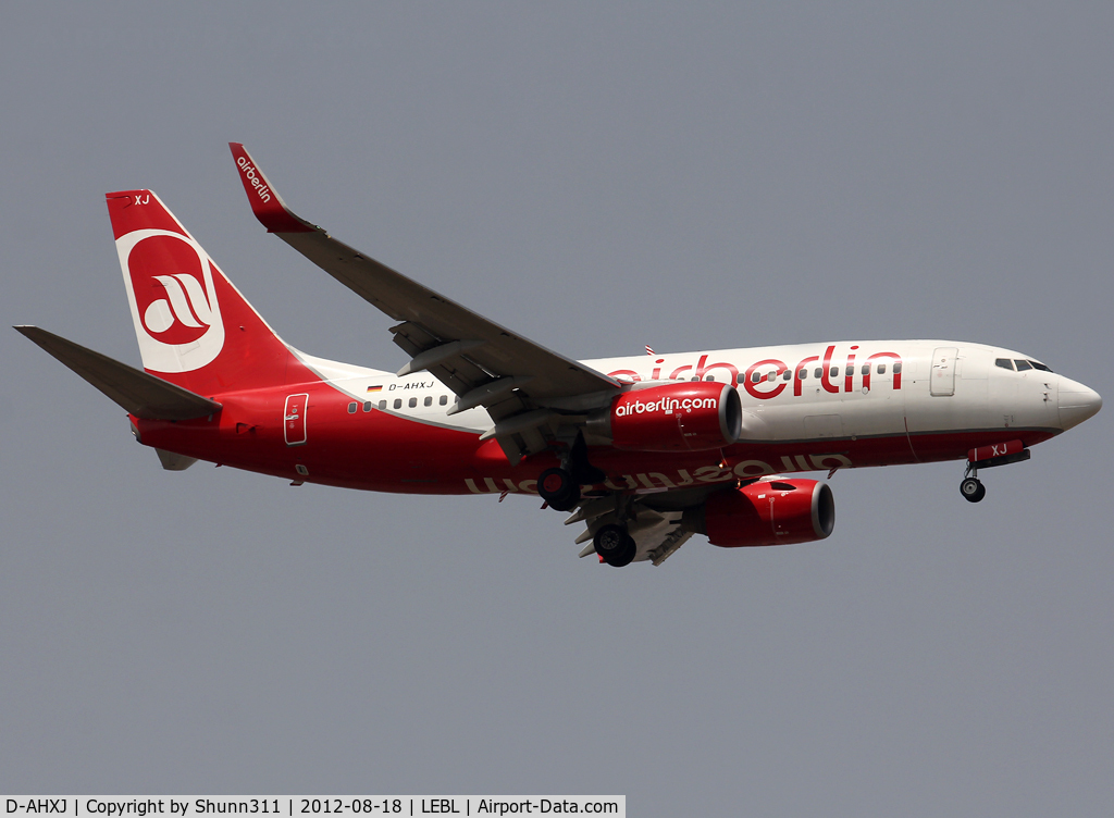 D-AHXJ, 2008 Boeing 737-7Q8 C/N 35277, Landing rwy 07L