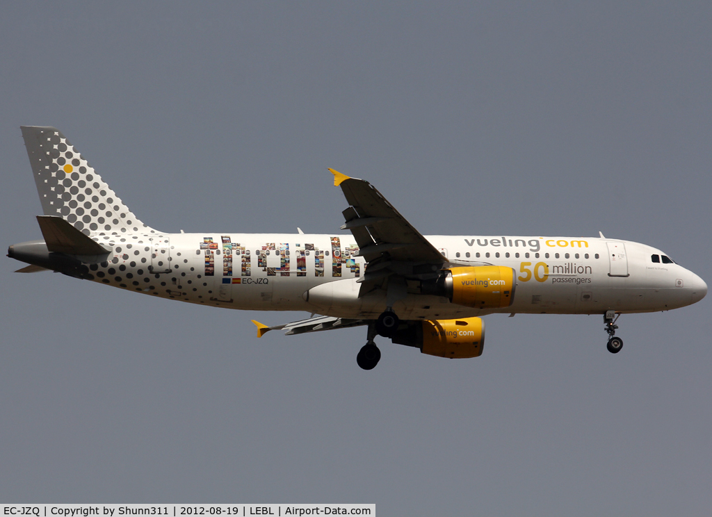 EC-JZQ, 1999 Airbus A320-214 C/N 992, Landing rwy 07L with additional 'Thanks !' on the right side