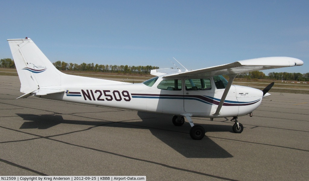 N12509, 1973 Cessna 172M C/N 17262030, Cessna 172M Skyhawk on the ramp in Benson, MN.