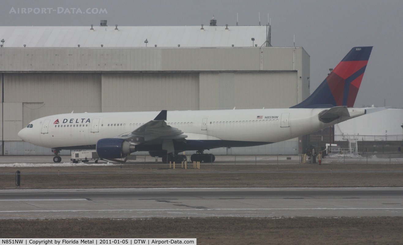 N851NW, 2004 Airbus A330-223 C/N 0609, Delta A330-200 taken out window of N844P