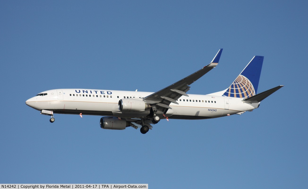 N14242, 1999 Boeing 737-824 C/N 28805, United 737-800