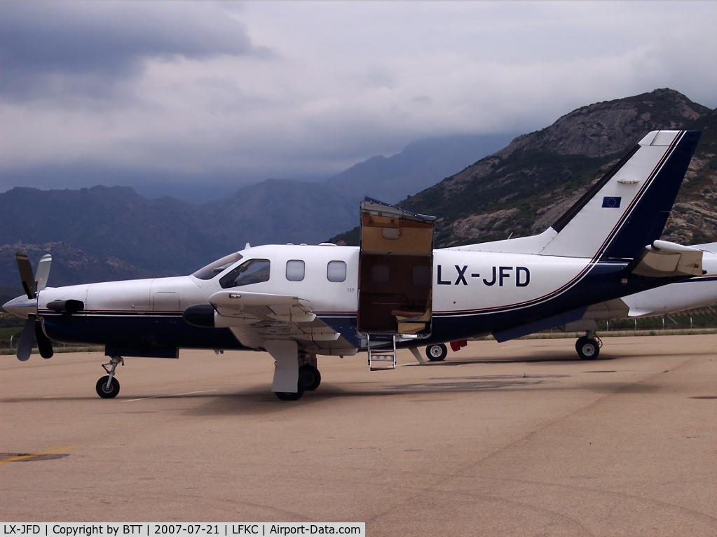 LX-JFD, 2001 Socata TBM-700 C/N 199, Parked
